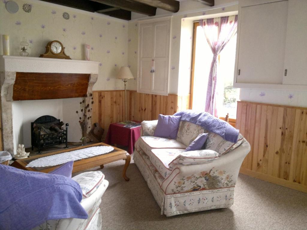 לינה וארוחת בוקר Bouresse La Maison Jaune מראה חיצוני תמונה
